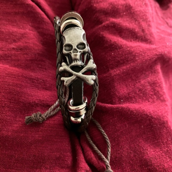 Skull & Crossbones Bracelet 7”-9” - Picture 4 of 5